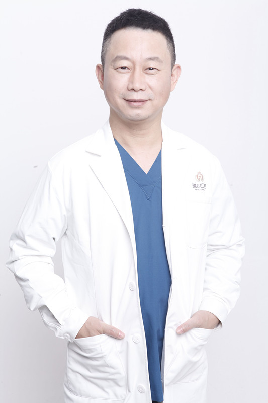 南昌瑞爾口腔董克文